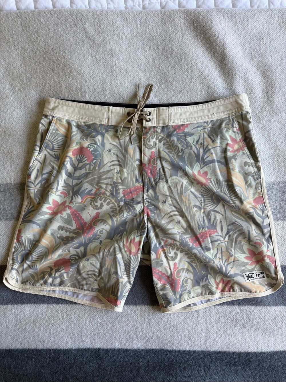 Howler Brothers Men’s size 38 Sand Floral Stretch Swim Trunks